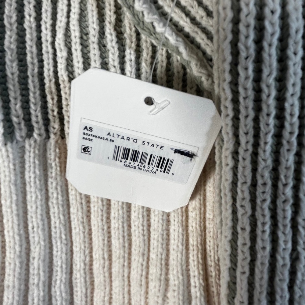 Altar'd State Womens Sage Green Cream Ribbed Cropped V-Neck Sweater Medium NWT - Picture 4 of 10